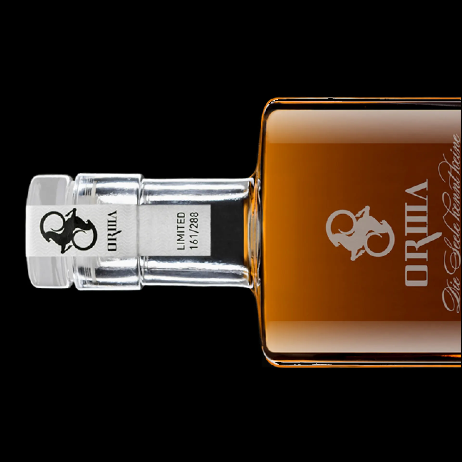 Liegende ORMA Whisky Flasche mit Steinbock-Logo